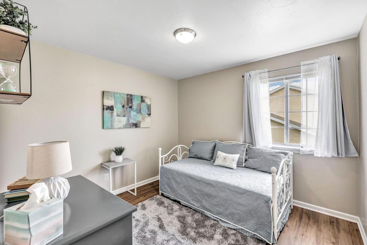 Serene 3 Bedroom Home, Nrm, Wi-Fi, Parking, Queen Bed De Pere Kültér fotó